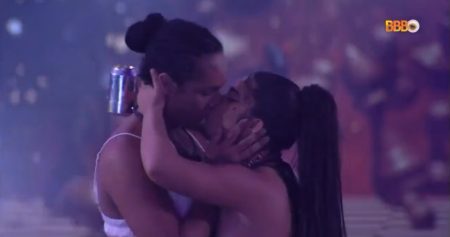 BBB 2022: Pega e não se apega! Linn da Quebrada e Maria protagonizam beijão