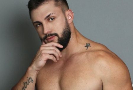 Arthur Picoli é flagrado aos beijos com influenciadora