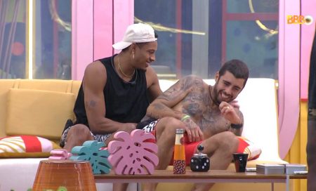 BBB 2022: Paulo André dá o que falar ao usar mão para matar necessidade de Pedro Scooby