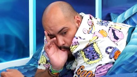 BBB 2022: Tiago Abravanel “admite” marketing em chupar dedo no reality show