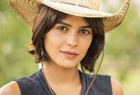 Julia Dalavia vive a sensual Guta em Pantanal