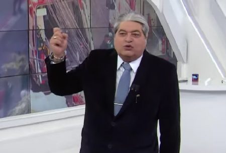 Datena fica pistola e discute com PM e bombeiros ao vivo após confusão em São Paulo