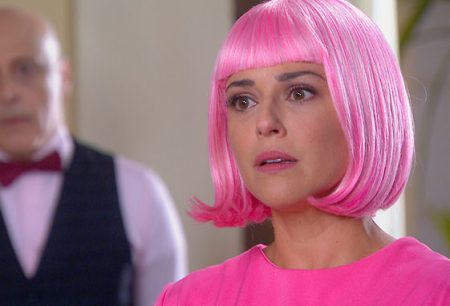 Carinha de Anjo- Capítulo de Segunda (14/02): Estefânia recebe uma ligação misteriosa