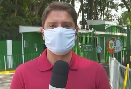 Repórter da Globo é interrompido ao vivo por torcedor do Corinthians