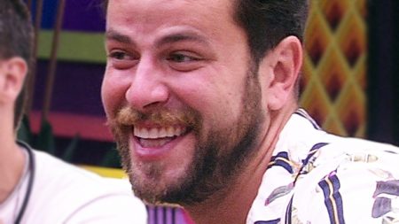 BBB 2022: Gustavo vacila e vira piada ao deixar parte íntima à mostra