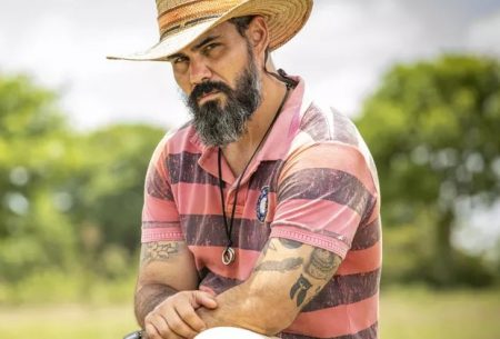 Pantanal: Juliano Cazarré vive triângulo amoroso com mãe e filha