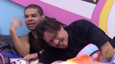 BBB 2022: Eliezer atiça Vyni e pede brother colocar preservativo