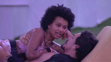 BBB 2022: Eliezer coloca Natália contra a parede sobre a relação dos dois
