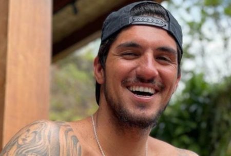 Gabriel Medina curte vida de solteiro e evita falar de Yasmin Brunet