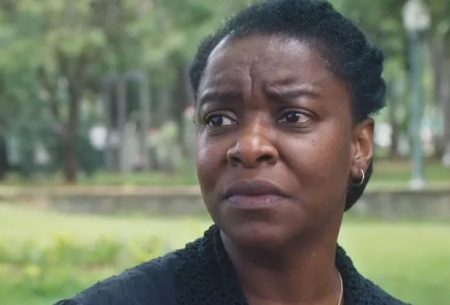 Além da Ilusão: Augusta dá dica para Davi despistar a polícia