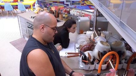 BBB 2022: Larissa tenta colocar Tiago Abravanel contra Arthur Aguiar