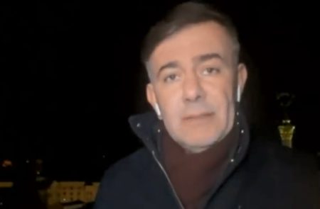 Ao vivo, correspondente do SBT tranquiliza a mãe no Fofocalizando