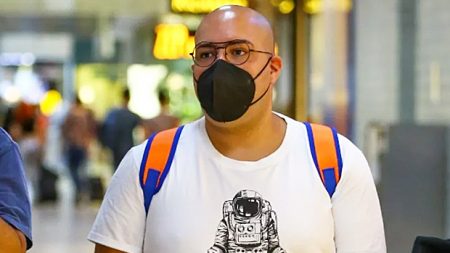BBB 2022: Tiago Abravanel é flagrado em aeroporto após deixar a Globo e fotos são divulgadas