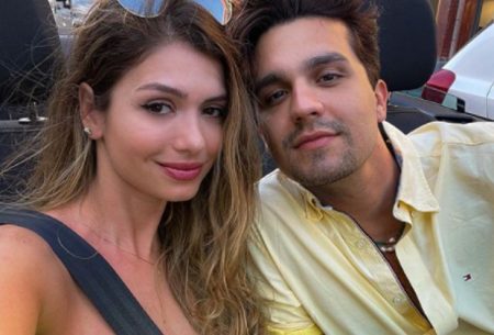 Luan Santana beija namorada antes de show e cena é criticada: “Mais um pouco e escondia a boca”