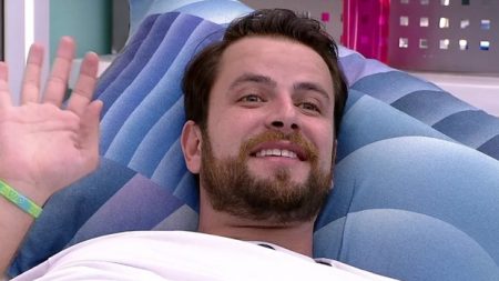 BBB 2022: Gustavo faz mudança radical no visual e rende comparações nas redes sociais