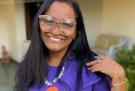 Claudia Di Moura passa por transformação para viver empresária rica em Cara e Coragem