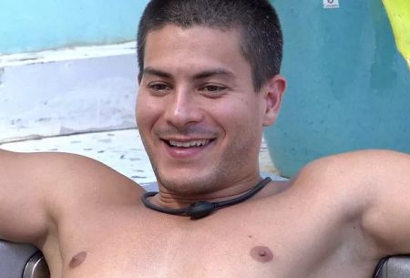 BBB 2022: Arthur Aguiar confessa que não usa cueca e se explica