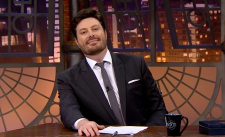 Danilo Gentili se recupera de virose e prepara maratona de entrevistas no SBT