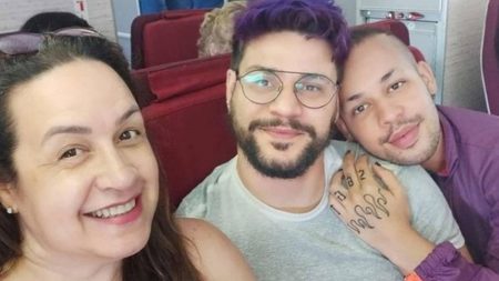 Gloria Groove fala sobre morar com o marido e a mãe: “Muito bem resolvido”