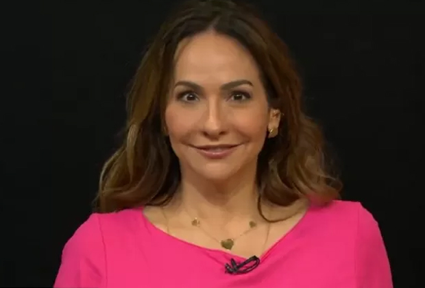 Maria Beltrão incorpora Maria do Bairro na GloboNews e surpreende colegas ao vivo