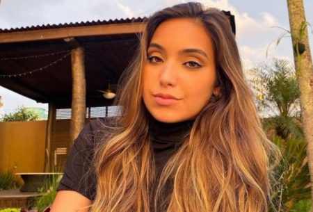 Sucesso no TikTok, Vanessa Lopes desabafa sobre assédio: “Tentam passar a mão em mim”