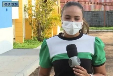 Abelha pousa no nariz de repórter da Record e provoca pânico ao vivo