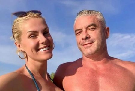 Ana Hickmann revela que foi flagrada pelo filho na hora H