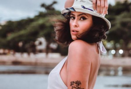 Ex-BBB Hana Khalil revela que usa vibrador todas as manhãs: “Remédio”