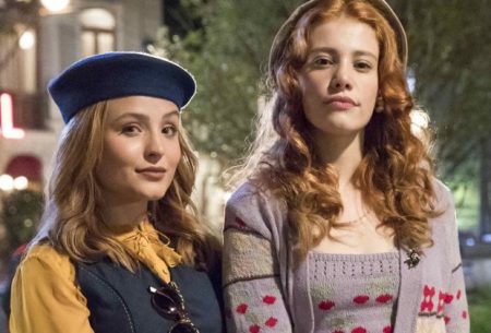 Caroline Dallarosa fala da relação com Larissa Manoela nos bastidores de Além da Ilusão