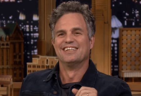 Mark Ruffalo entra em campanha de Anitta contra Bolsonaro e apela aos jovens