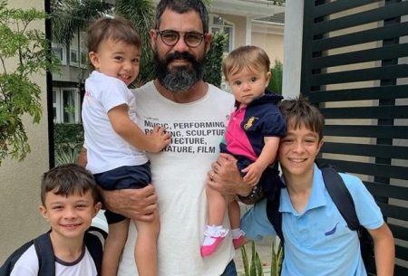 Pai de cinco, Juliano Cazarré revela desejo de ter mais filhos: “Pode vir”