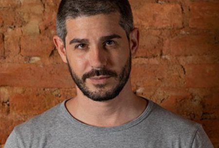 Pedro Neschling surpreende ao revelar como a tecnologia o ajuda a lidar com a surdez