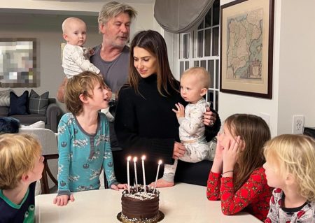 Alec Baldwin será pai pela oitava vez e esposa comemora: “Um presente”