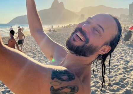 Gabriel, o Pensador revela que tem alopecia: “Perdi o bigode”