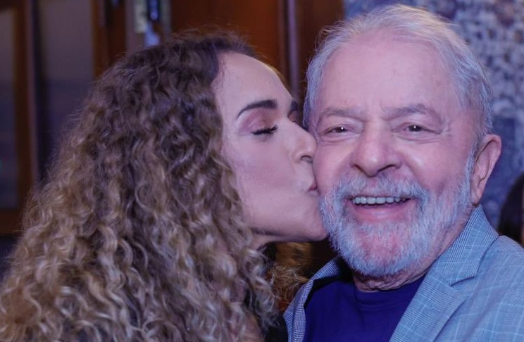 Daniela Mercury marca encontro com Lula, foto viraliza e deixa Mario Frias  revoltado