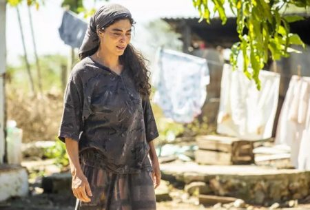 Pantanal: Maria abandona Juma após o parto e menina corre risco