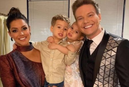 Michel Teló avalia trajetória de Thais Fersoza como apresentadora do The Voice