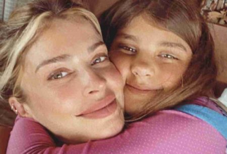 Grazi Massafera dança ao lado da filha e tamanho de Sofia impressiona