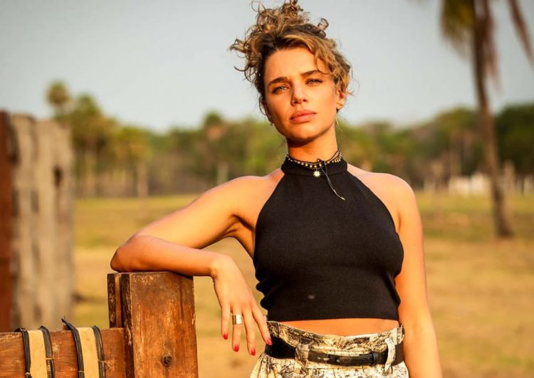 Bruna Linzmeyer como Madeleine em Pantanal