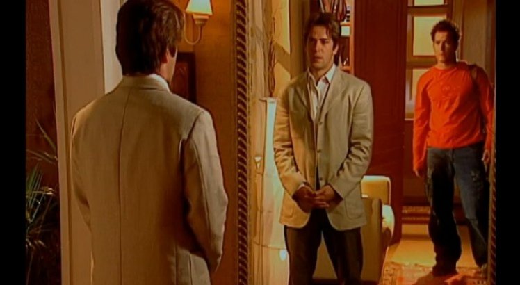 O Clone – Capítulo de Segunda (11/04): Leo e Lucas se veem pelo espelho