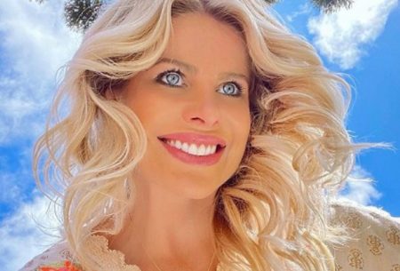 Karina Bacchi desabafa ao lembrar ensaio nu: “Queria mostrar que era ousada”