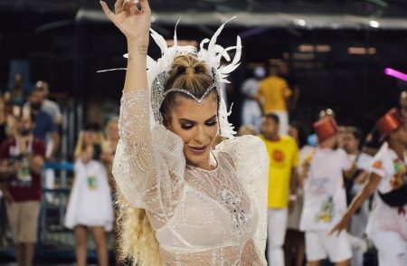 Lore Improta é criticada por samba na Sapucaí e rebate seguidores