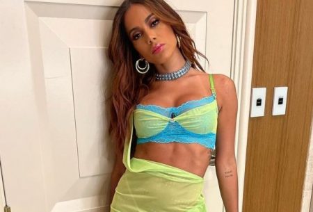 Anitta solta o verbo sobre bissexualidade: “Também transo com garotas”