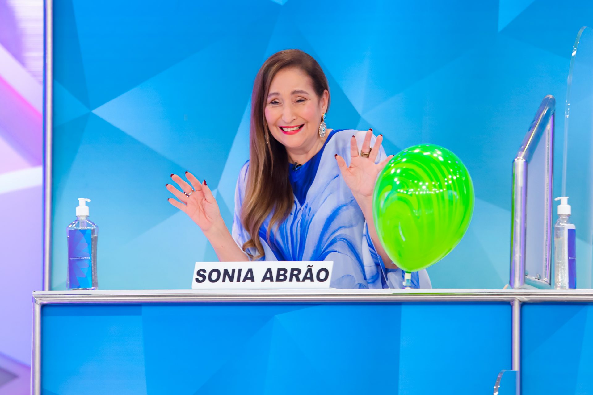 Irmão de Sonia Abrão reage após rumores de saída da RedeTV! para o SBT
