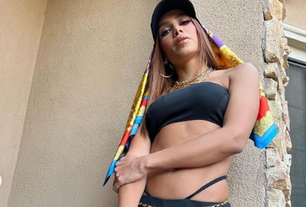 Anitta manda indireta sobre inveja, web questiona e cantora responde para quem foi