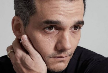 Wagner Moura confessa que insistiu para falar português em série nos EUA