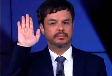Adrilles Jorge tem vitória em ação na Justiça após suposta saudação nazista