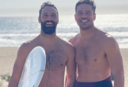 Namorado de Marco Pigossi acompanha ator em gravações de série