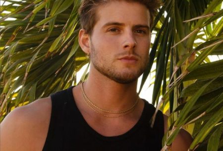 Ex-BBB Daniel Lenhardt oficializa pedido de namoro com modelo