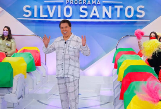 Silvio Santos volta a comandar seu programa após retorno dos EUA